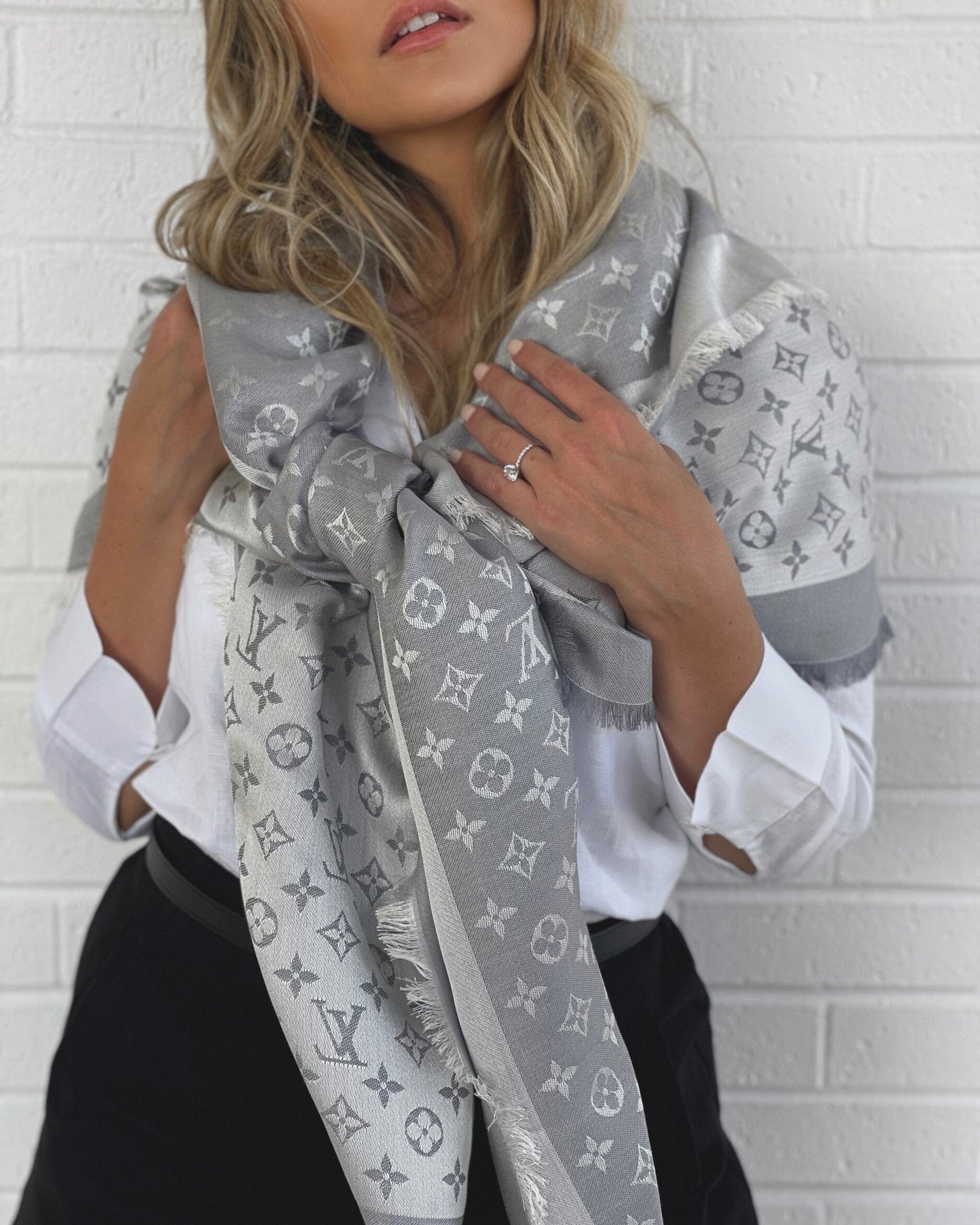 Louis Vuitton Shawl Louis Vuitton Monogram Shawl Pearl Grey (M70804) -Knockoff
