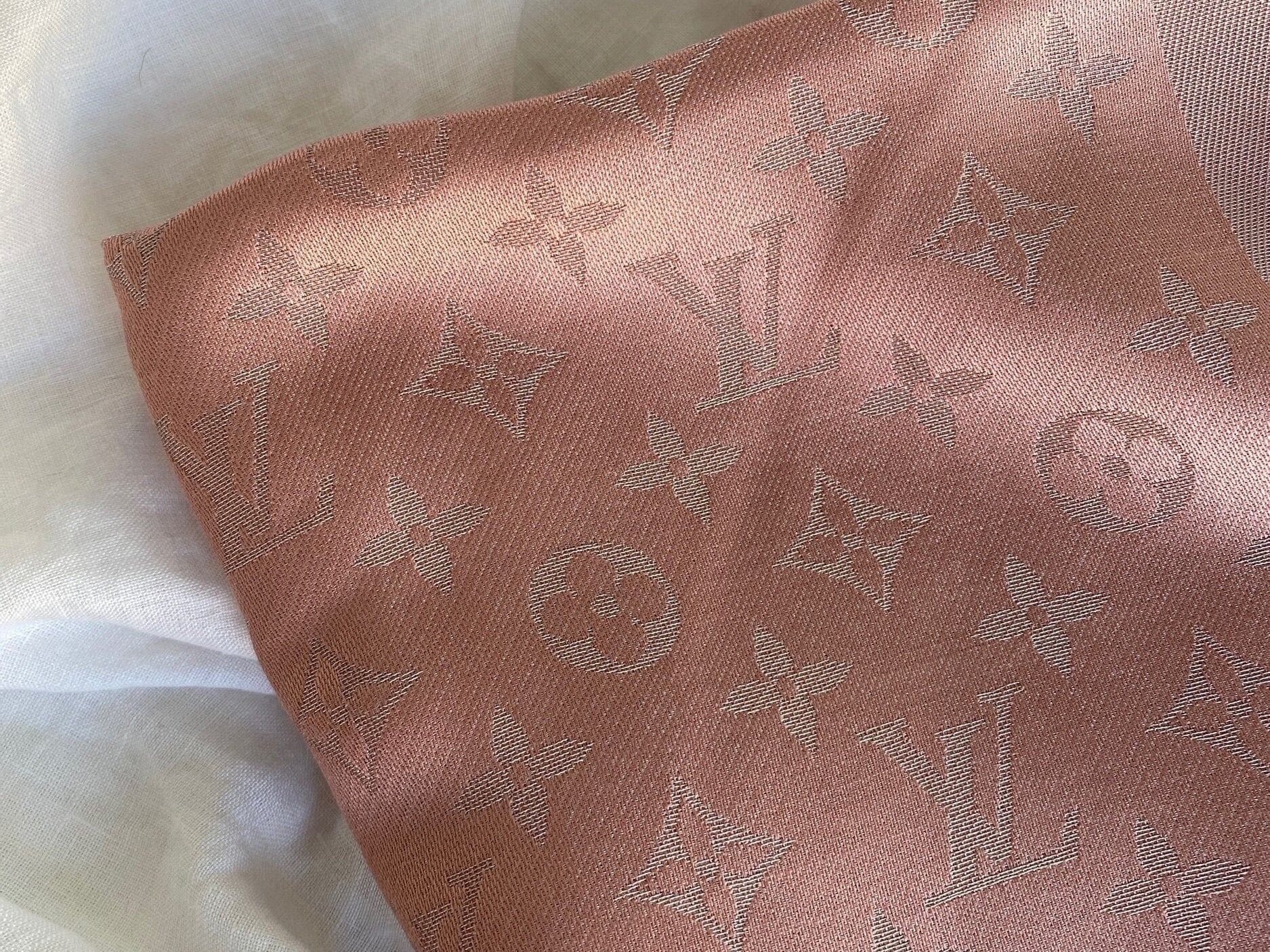 Louis Vuitton Shawl MONOGRAM SHINE SHAWL VELVET ROSE (M70805) -Knockoff
