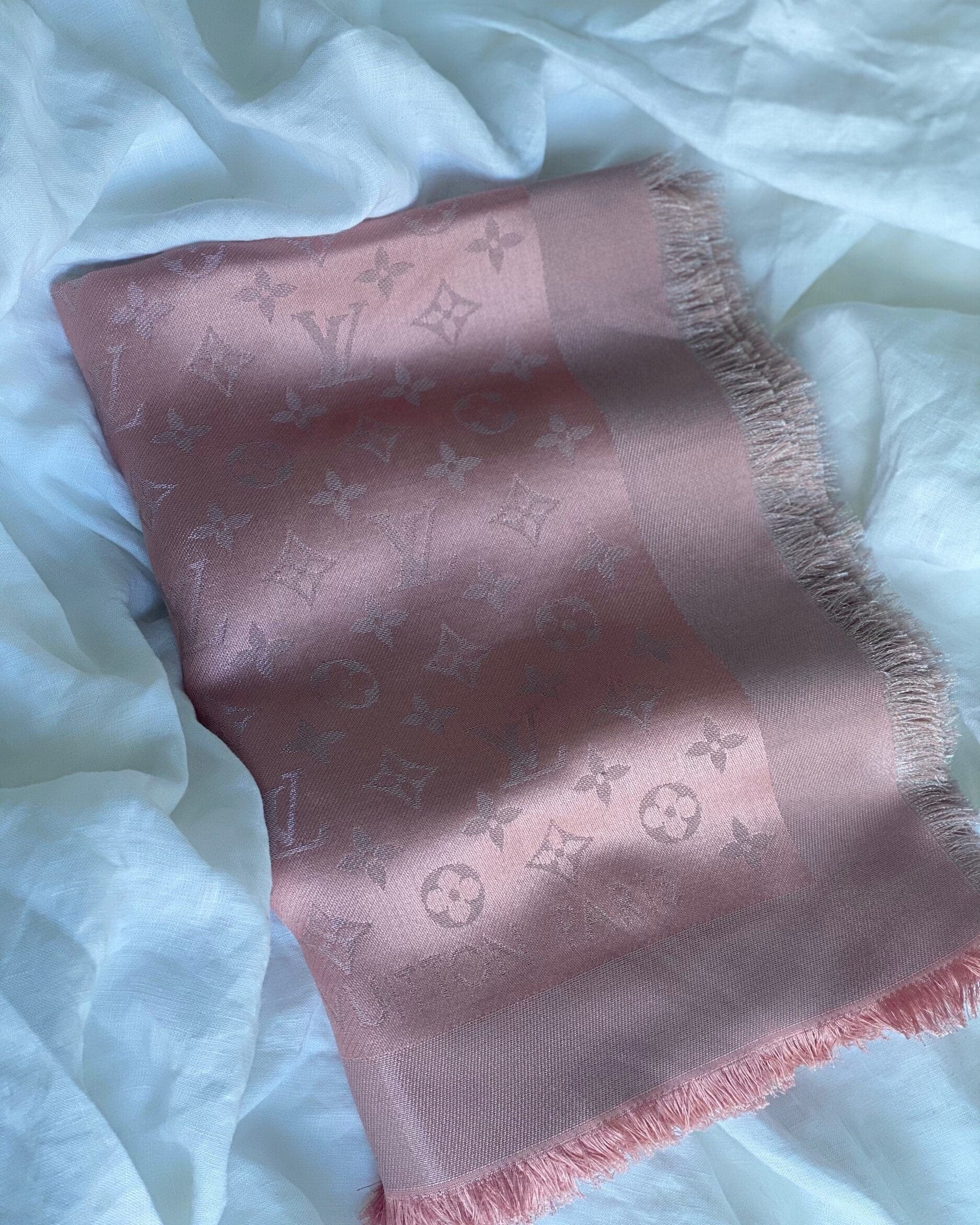 Louis Vuitton Shawl MONOGRAM SHINE SHAWL VELVET ROSE (M70805) -Knockoff
