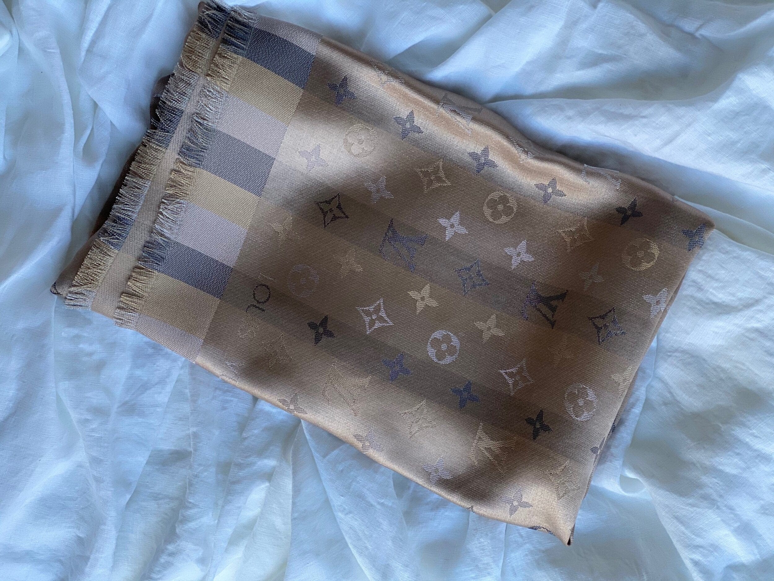 Louis Vuitton Shawl SO SHINE MONOGRAM SHAWL BEIGE (M76337) -Knockoff
