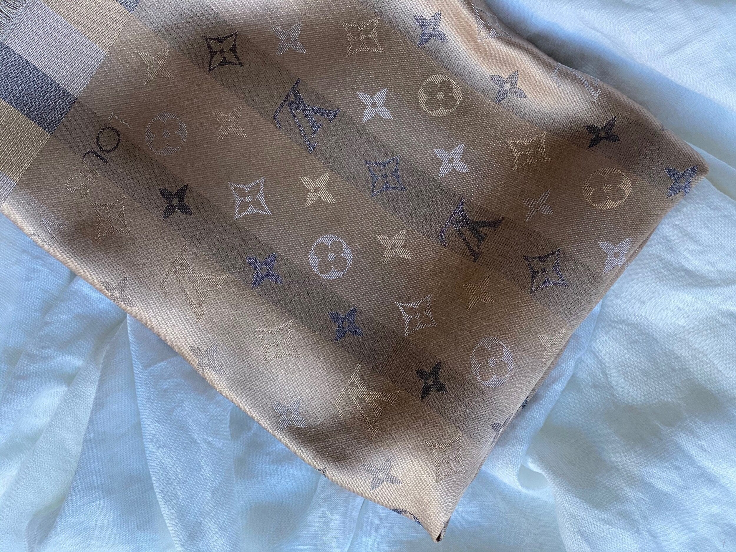 Louis Vuitton Shawl SO SHINE MONOGRAM SHAWL BEIGE (M76337) -Knockoff
