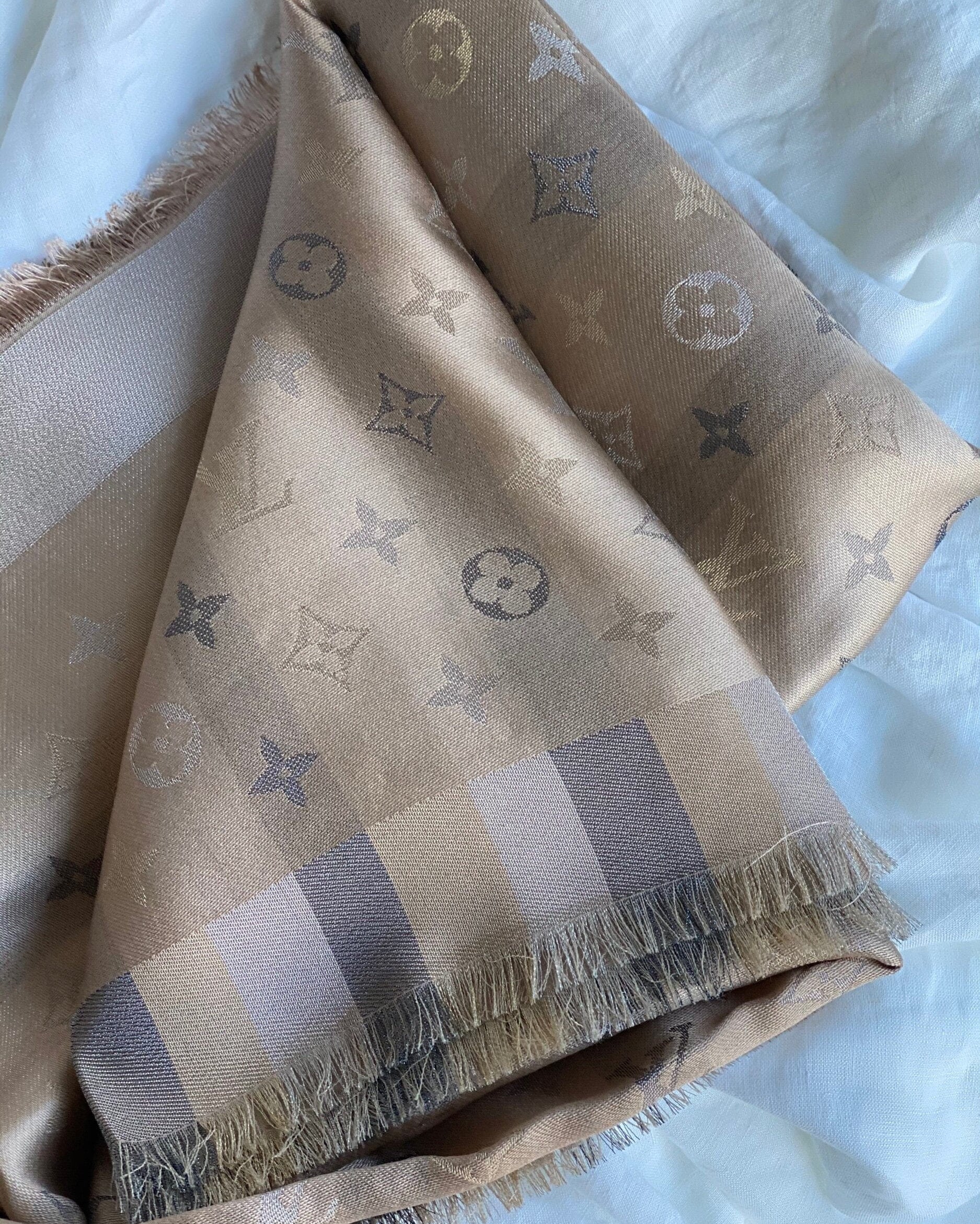 Louis Vuitton Shawl SO SHINE MONOGRAM SHAWL BEIGE (M76337) -Knockoff
