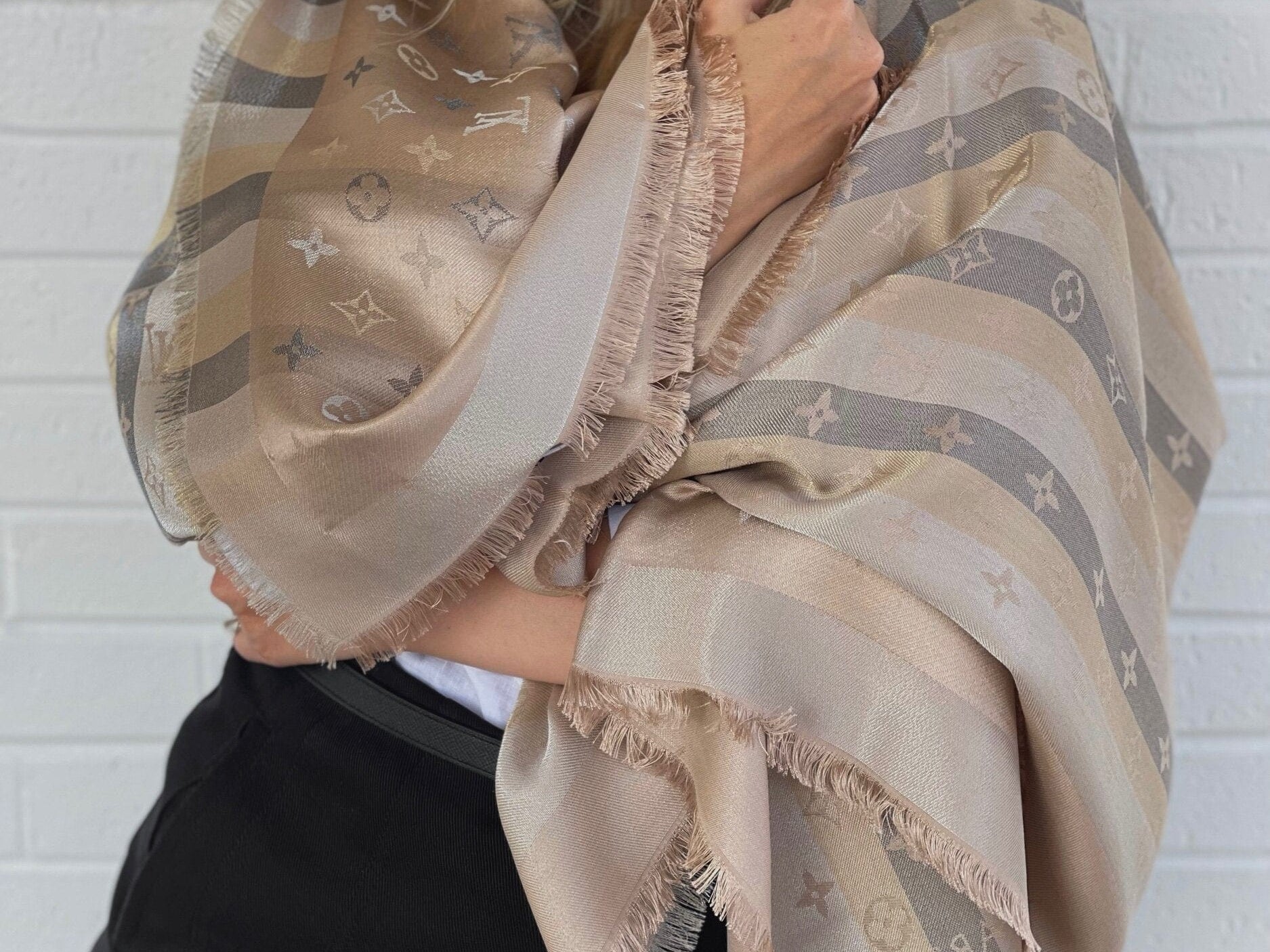 Louis Vuitton Shawl SO SHINE MONOGRAM SHAWL BEIGE (M76337) -Knockoff
