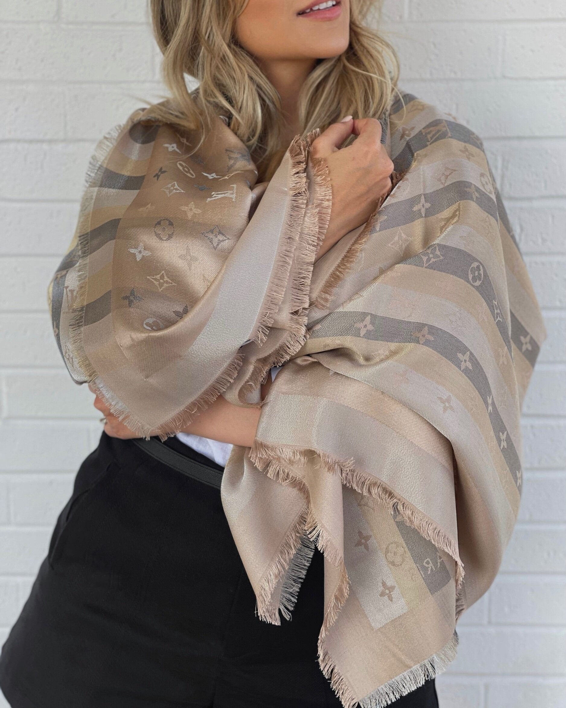 Louis Vuitton Shawl SO SHINE MONOGRAM SHAWL BEIGE (M76337) -Knockoff
