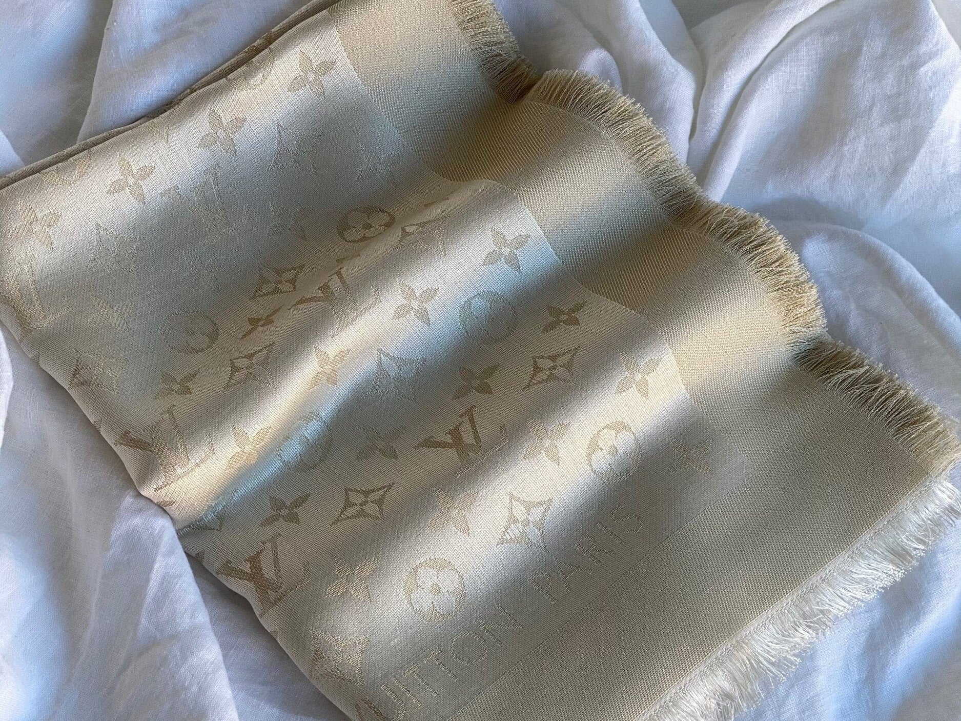 Louis Vuitton Shawl White Monogram Shine Shawl White (M74026) -Knockoff
